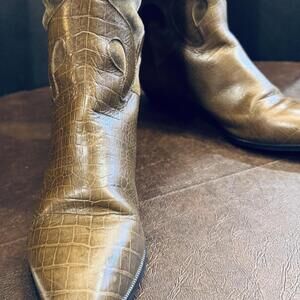 VTG Bandlino 9.5M Suede /Faux Crock Leather Pull on Boots.  Made in Italy.  RARE